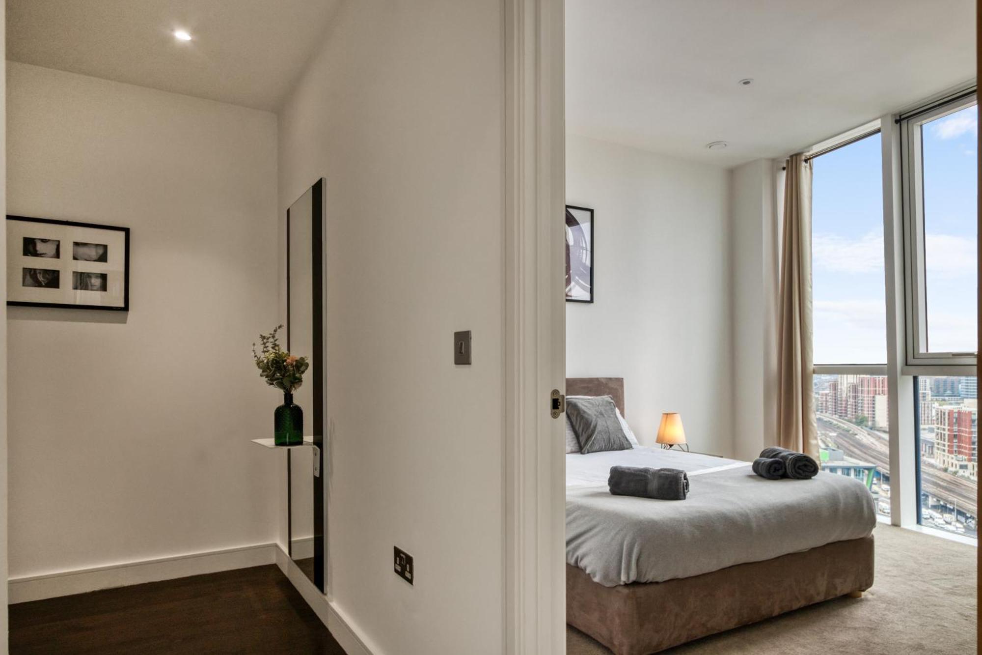 Stunning 360º View Luxurious Penthouse Daire Londra Dış mekan fotoğraf