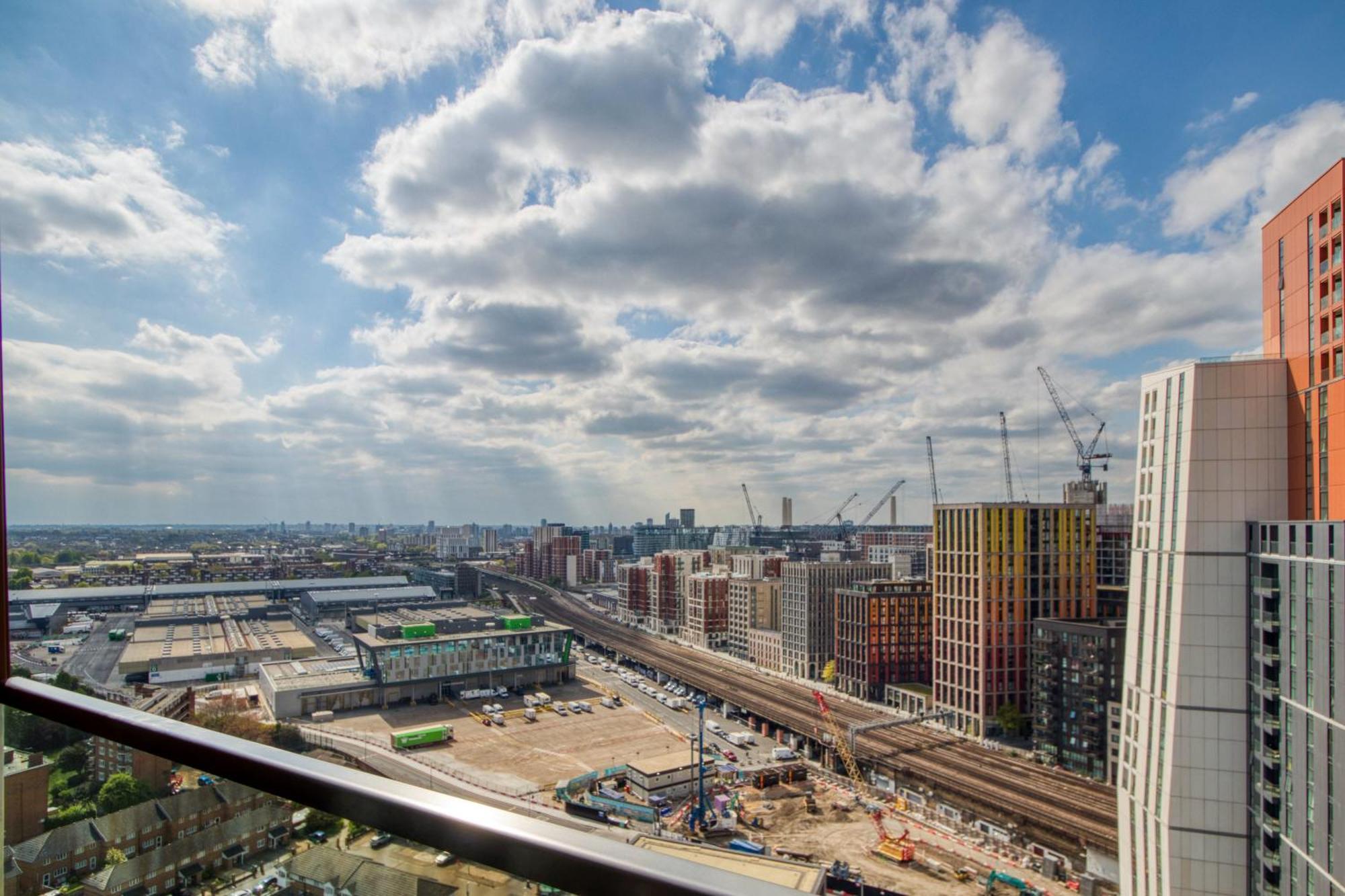 Stunning 360º View Luxurious Penthouse Daire Londra Dış mekan fotoğraf
